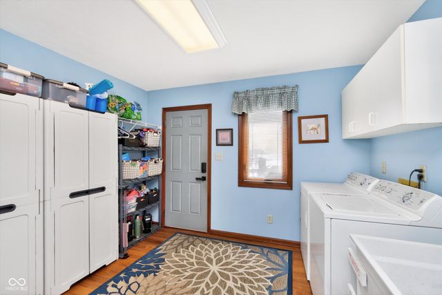 2020 S Oakwood Drive, New Palestine, IN 46163