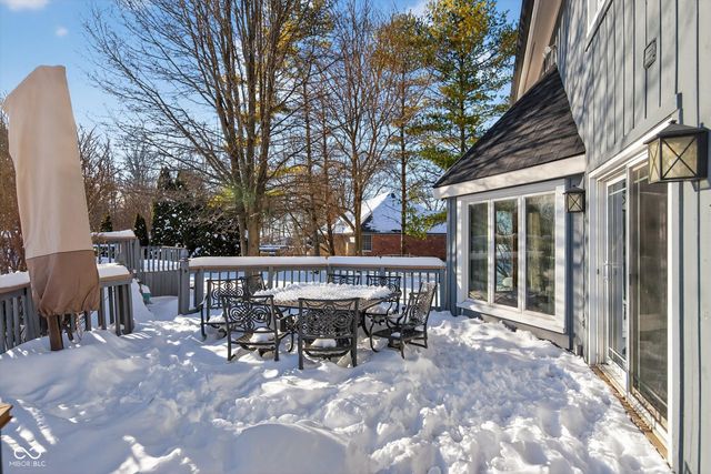 2020 S Oakwood Drive, New Palestine, IN 46163