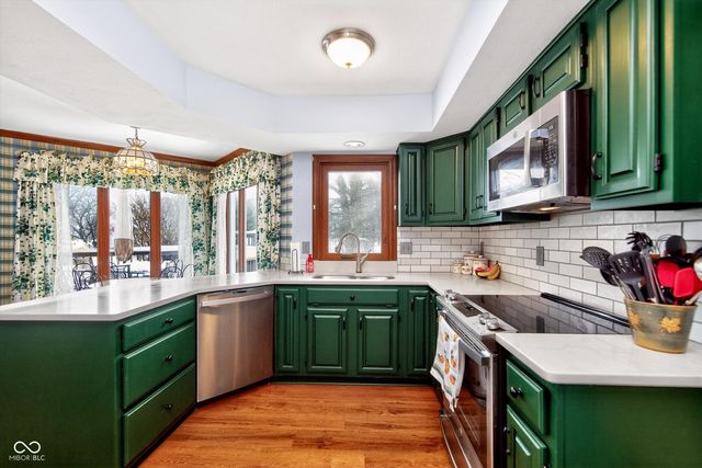 2020 S Oakwood Drive, New Palestine, IN 46163