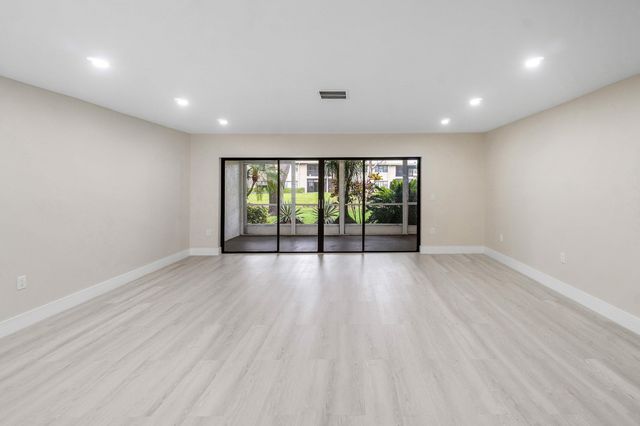 16 Stratford Drive E C, Boynton Beach, FL 33436