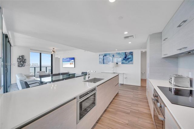 1300 S Miami Ave 4805, Miami, FL 33130