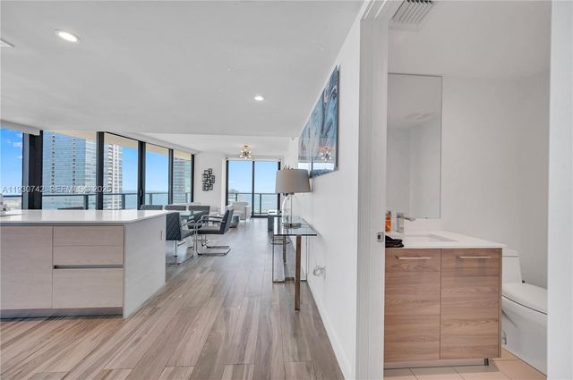 1300 S Miami Ave 4805, Miami, FL 33130