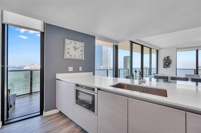 1300 S Miami Ave 4805, Miami, FL 33130