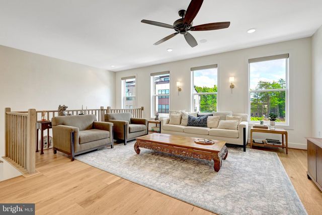 1622 FELLOWSHIP SQ, Reston, VA 20190
