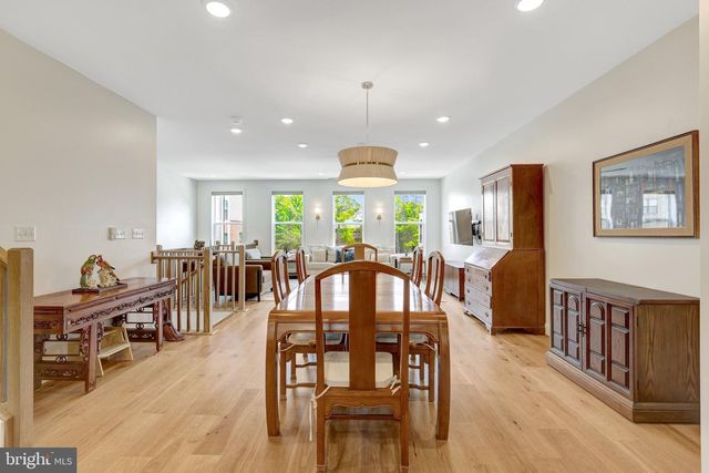 1622 FELLOWSHIP SQ, Reston, VA 20190