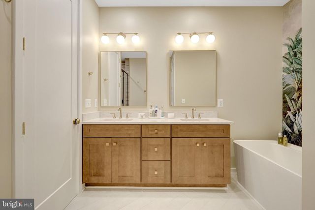 1622 FELLOWSHIP SQ, Reston, VA 20190