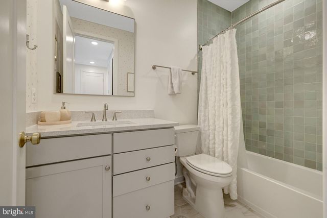 1622 FELLOWSHIP SQ, Reston, VA 20190