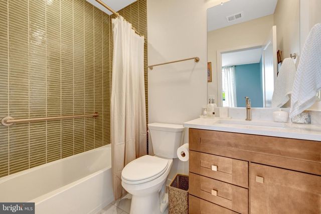 1622 FELLOWSHIP SQ, Reston, VA 20190
