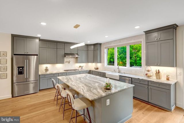 1622 FELLOWSHIP SQ, Reston, VA 20190