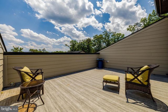 1622 FELLOWSHIP SQ, Reston, VA 20190