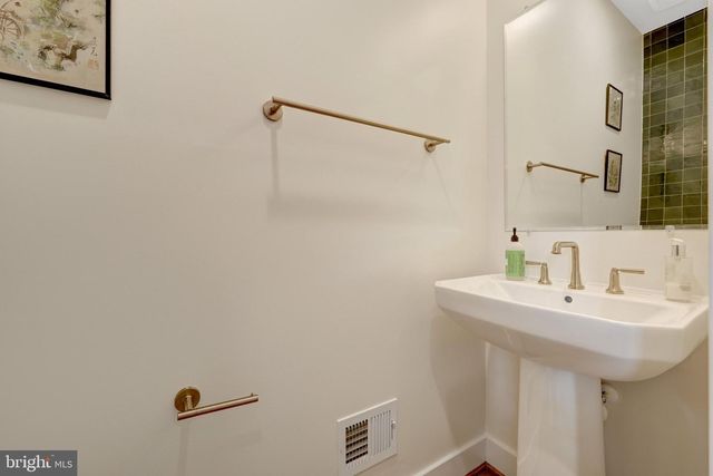 1622 FELLOWSHIP SQ, Reston, VA 20190
