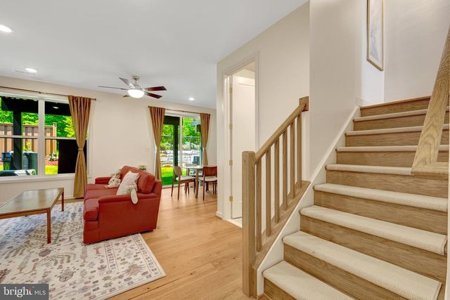 1622 FELLOWSHIP SQ, Reston, VA 20190