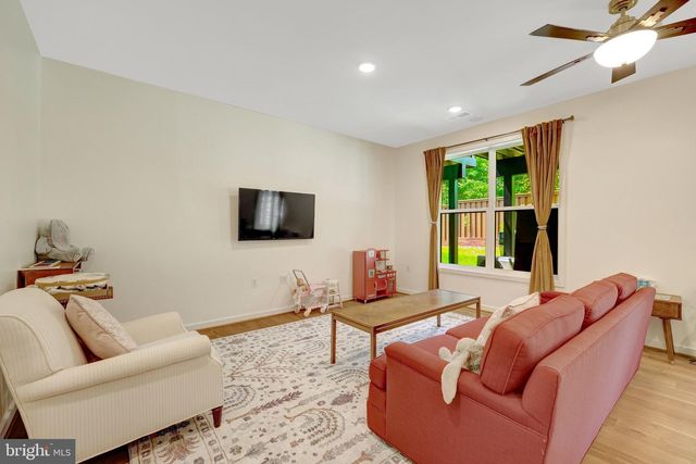 1622 FELLOWSHIP SQ, Reston, VA 20190