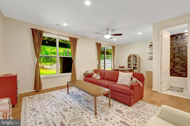 1622 FELLOWSHIP SQ, Reston, VA 20190