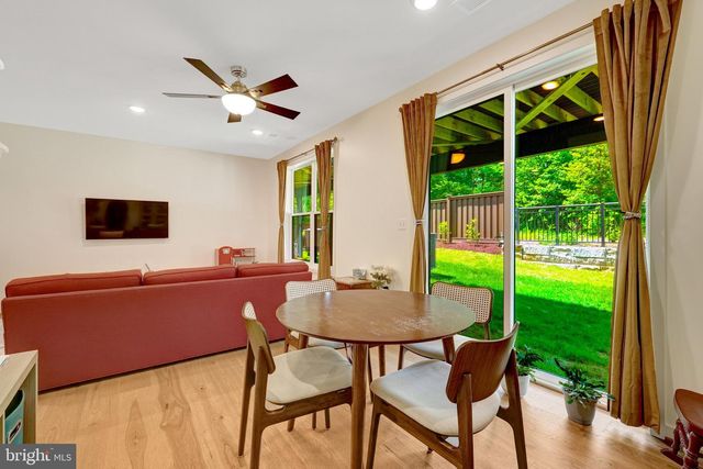 1622 FELLOWSHIP SQ, Reston, VA 20190