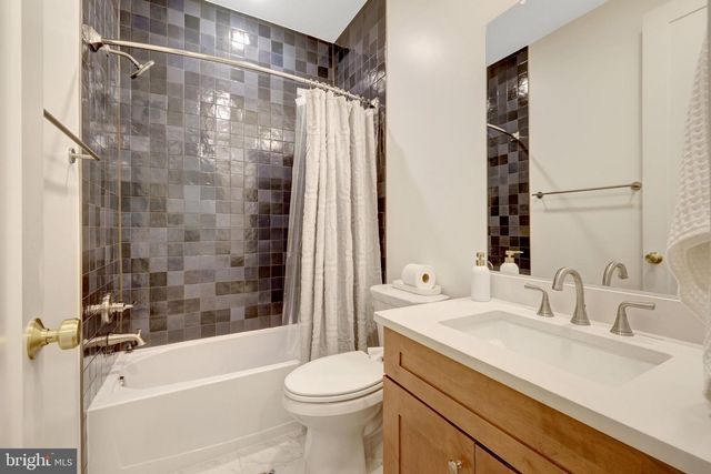 1622 FELLOWSHIP SQ, Reston, VA 20190