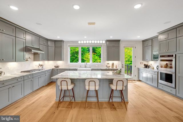 1622 FELLOWSHIP SQ, Reston, VA 20190