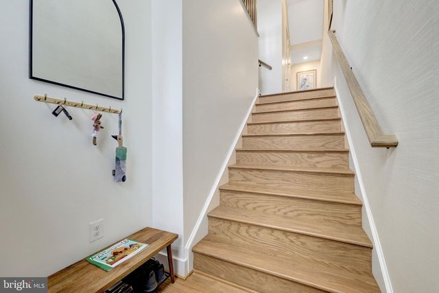 1622 FELLOWSHIP SQ, Reston, VA 20190