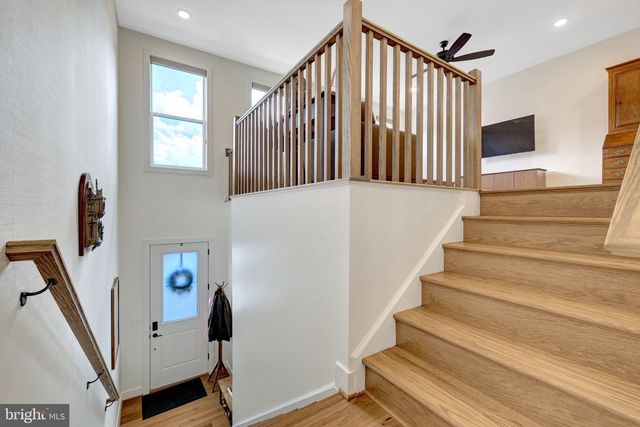 1622 FELLOWSHIP SQ, Reston, VA 20190