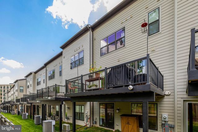 1622 FELLOWSHIP SQ, Reston, VA 20190