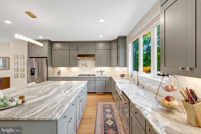 1622 FELLOWSHIP SQ, Reston, VA 20190