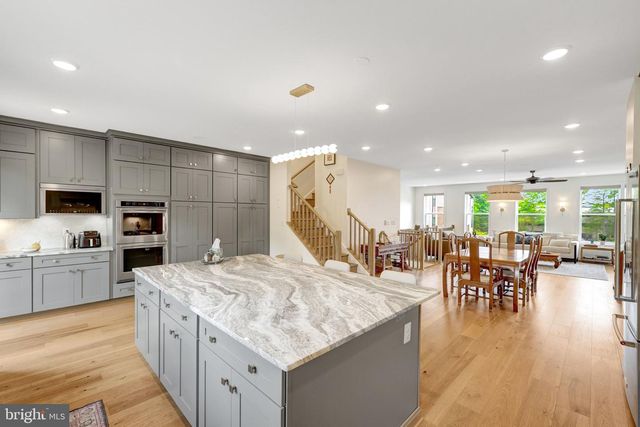 1622 FELLOWSHIP SQ, Reston, VA 20190