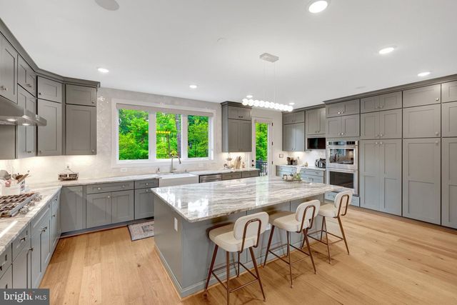 1622 FELLOWSHIP SQ, Reston, VA 20190