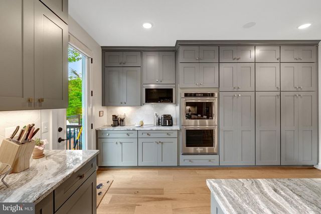 1622 FELLOWSHIP SQ, Reston, VA 20190