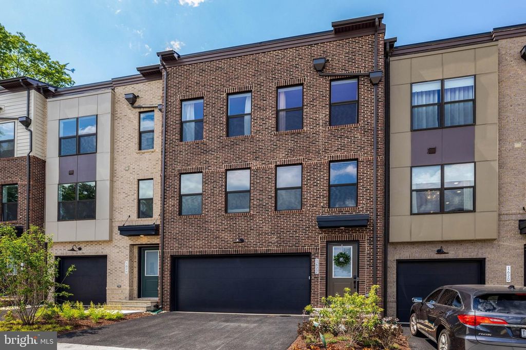 1622 FELLOWSHIP SQ, Reston, VA 20190