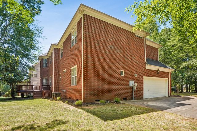 8020 Garnkirk Drive, Huntersville, NC 28078