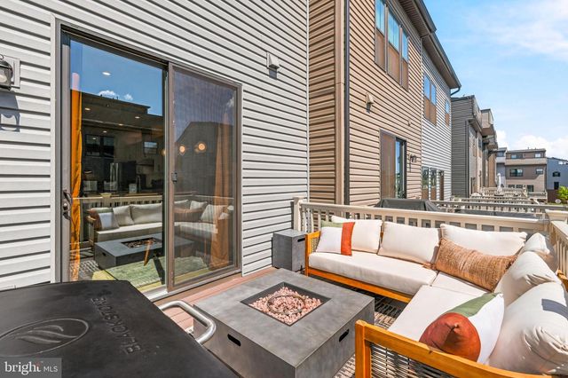 14016 AIRFOIL RD, Herndon, VA 20171
