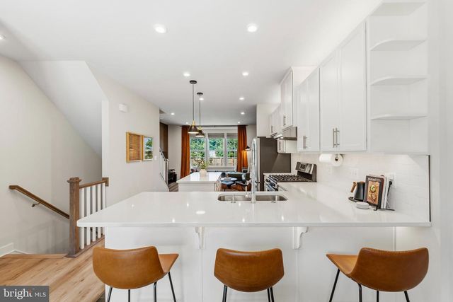14016 AIRFOIL RD, Herndon, VA 20171