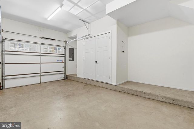 14016 AIRFOIL RD, Herndon, VA 20171
