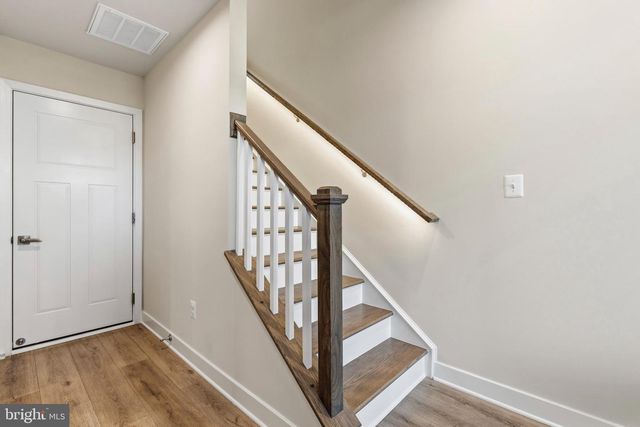 14016 AIRFOIL RD, Herndon, VA 20171