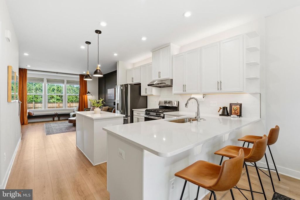14016 AIRFOIL RD, Herndon, VA 20171