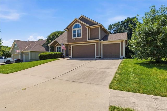 2225 Martha Lane, Greenwood, MO 64034