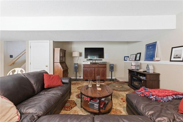 2225 Martha Lane, Greenwood, MO 64034