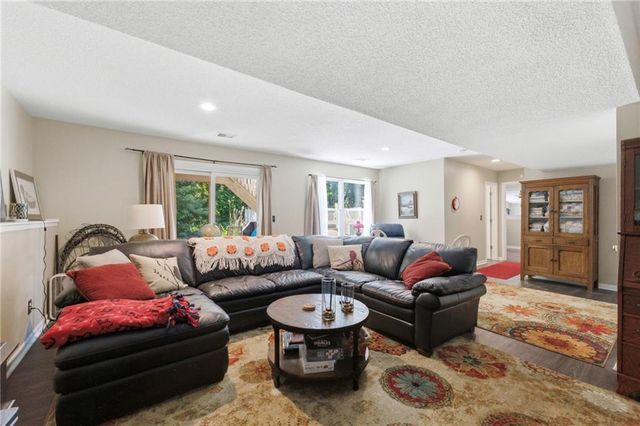 2225 Martha Lane, Greenwood, MO 64034