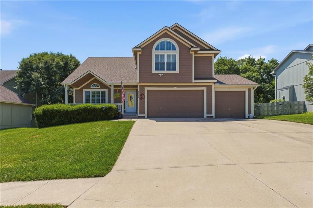 2225 Martha Lane, Greenwood, MO 64034