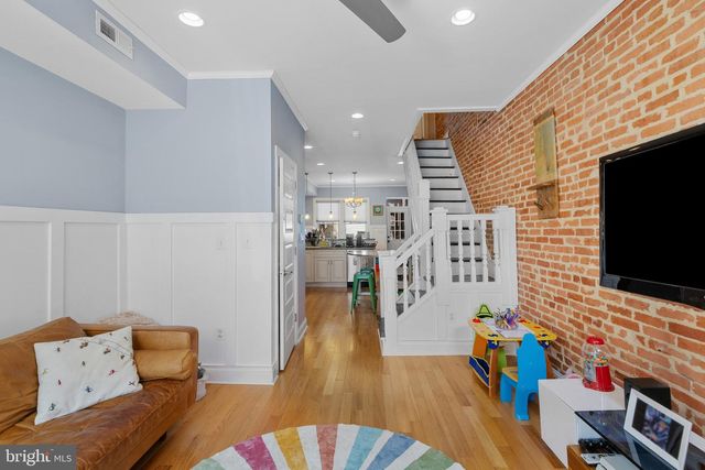 10 N CURLEY ST, Baltimore, MD 21224