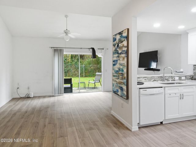 4700 SW ARCHER Road D27, Gainesville, FL 32608