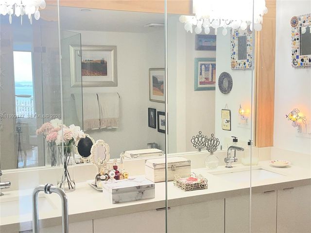 1000 Quayside Ter 1404, Miami, FL 33138