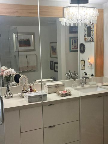 1000 Quayside Ter 1404, Miami, FL 33138