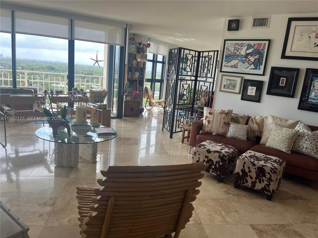 1000 Quayside Ter 1404, Miami, FL 33138