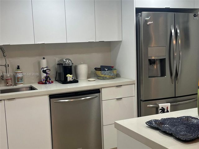 1000 Quayside Ter 1404, Miami, FL 33138