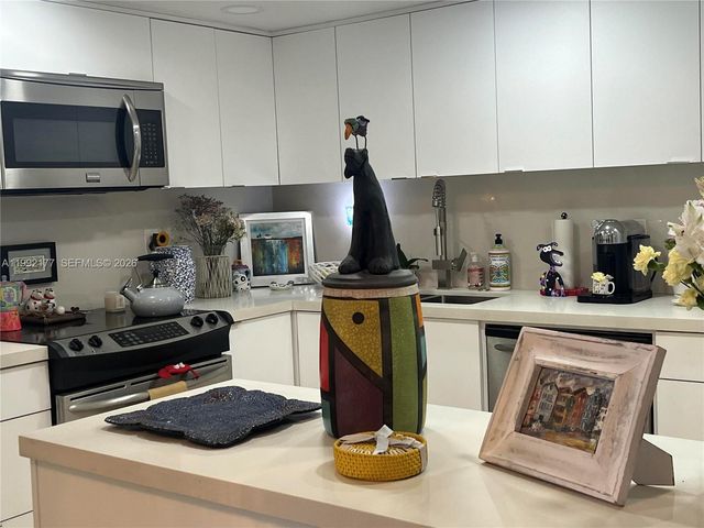 1000 Quayside Ter 1404, Miami, FL 33138