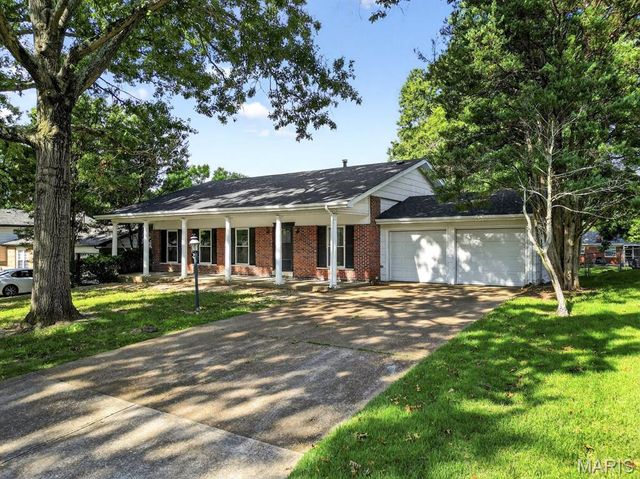 6819 Snead Court, Oakville, MO 63129