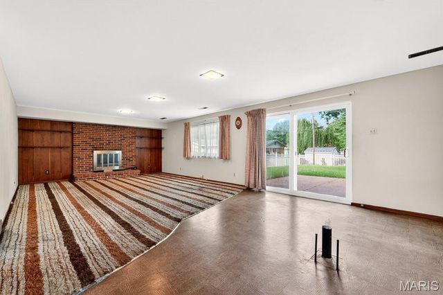 6819 Snead Court, Oakville, MO 63129