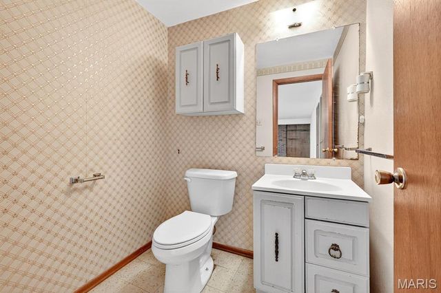 6819 Snead Court, Oakville, MO 63129