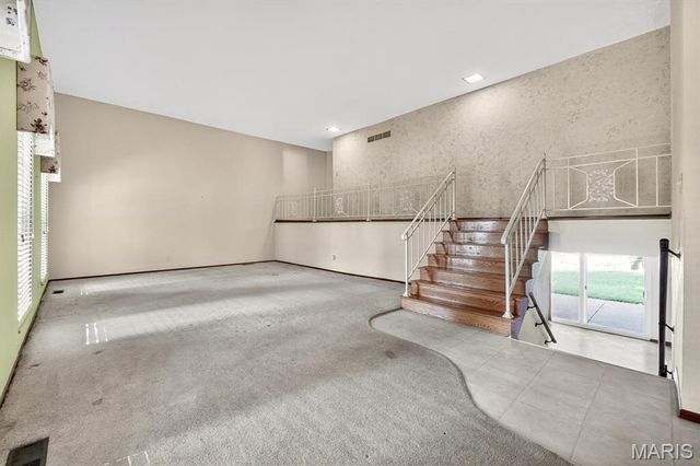 6819 Snead Court, Oakville, MO 63129